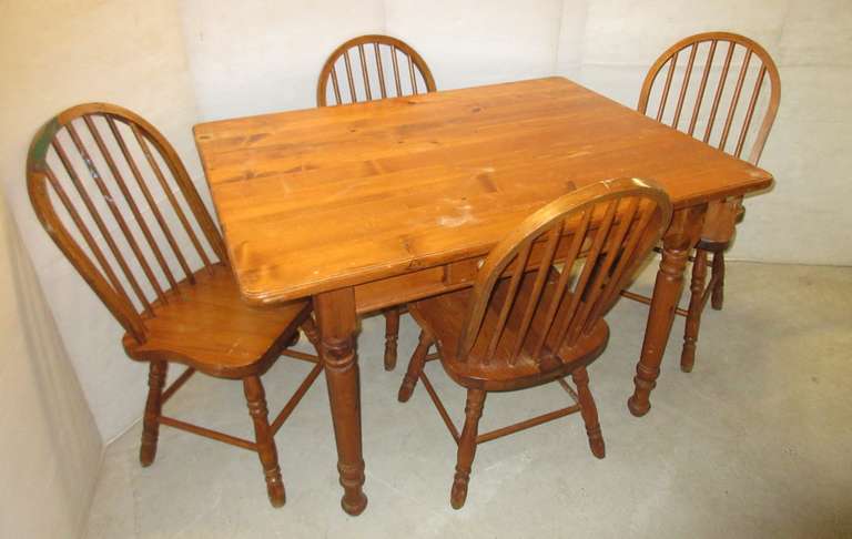 Table and (4) Chairs, Table has a Craft Drawer