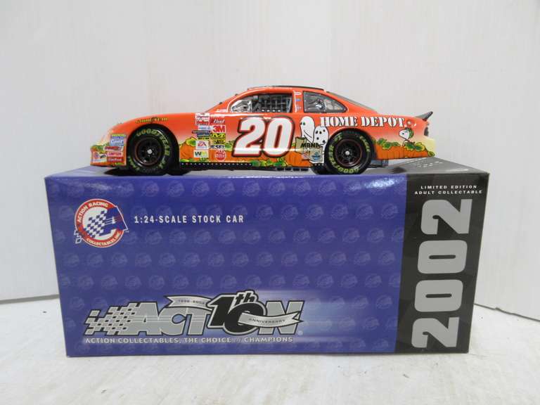 Tony Stewart 1/24 Scale No. 20 Home Depot Peanuts Great Pumpkin Stock Car