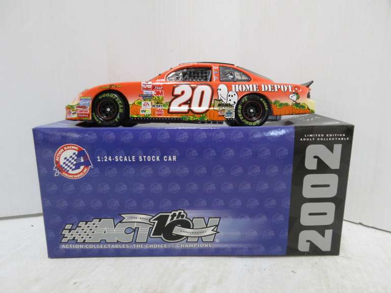 Tony Stewart 1/24 Scale No. 20 Home Depot Peanuts Great Pumpkin Stock Car