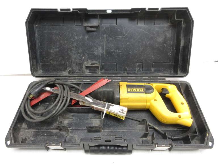 Dewalt DW303M Reciprocating Saw with Hardshell Case and Extra Blades, Serial No. 229832