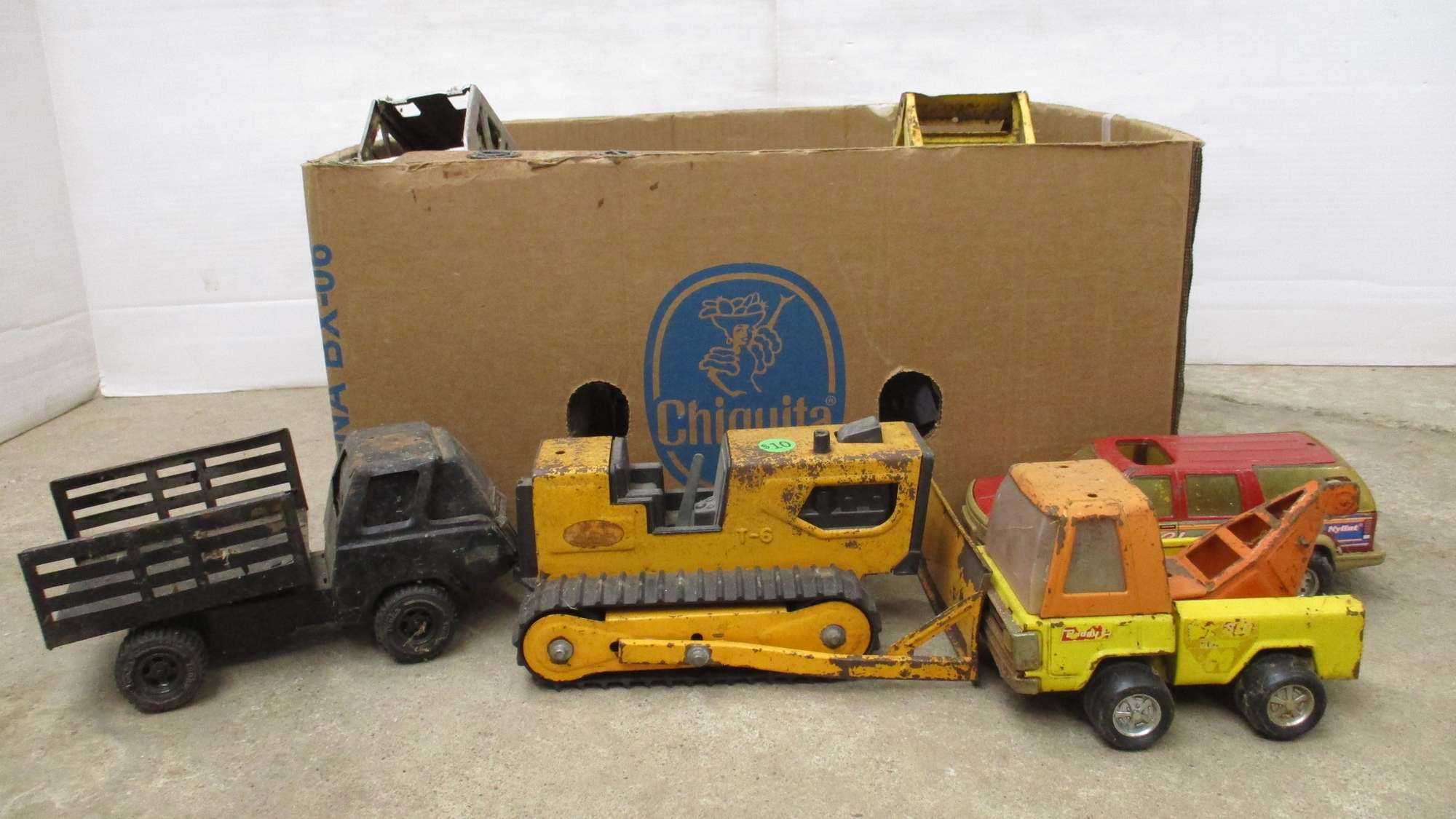 Albrecht Auctions Pressed steel trucks and trailers, include Texaco