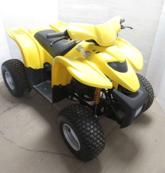 Manco Kids Z-R 50cc four-wheeler, had a recent dealer tune-up, carburetor, spark plug, air filter, drives excellent