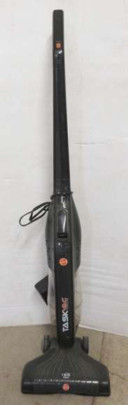 Hoover cordless vacuum, battery and charger are included, works